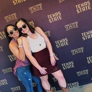 Meet your Posher, Chloe